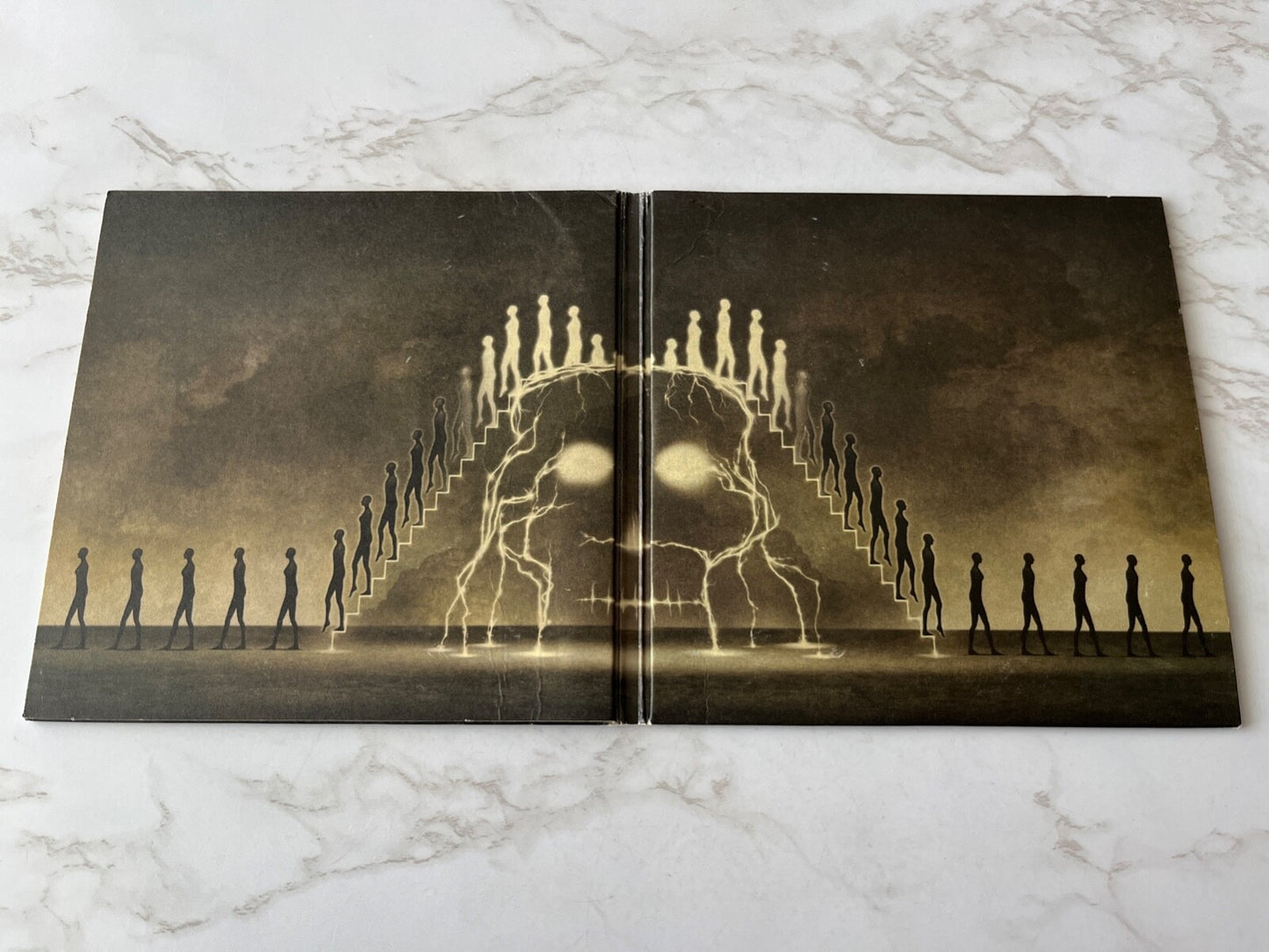 Muse – Drones (Digipak) (2015) [ORIGINAL USA PRESS]