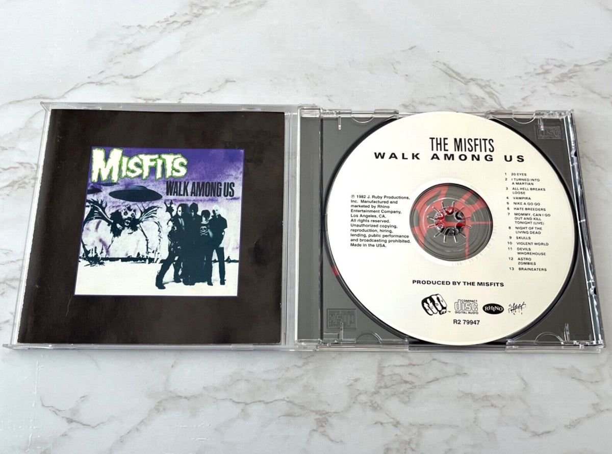 Misfits – Walk Among Us (2000)
