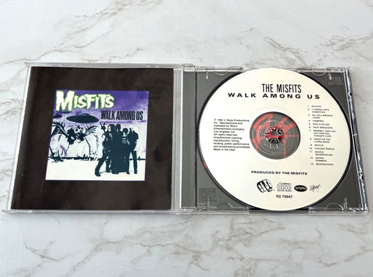 Misfits – Walk Among Us (2000)