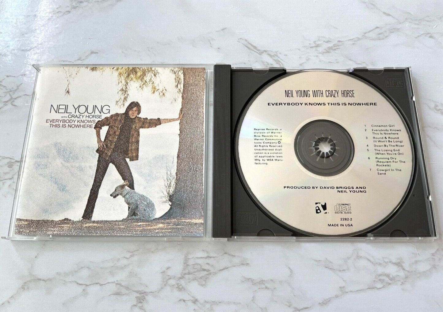 Neil Young – Everybody Knows This Is Nowhere