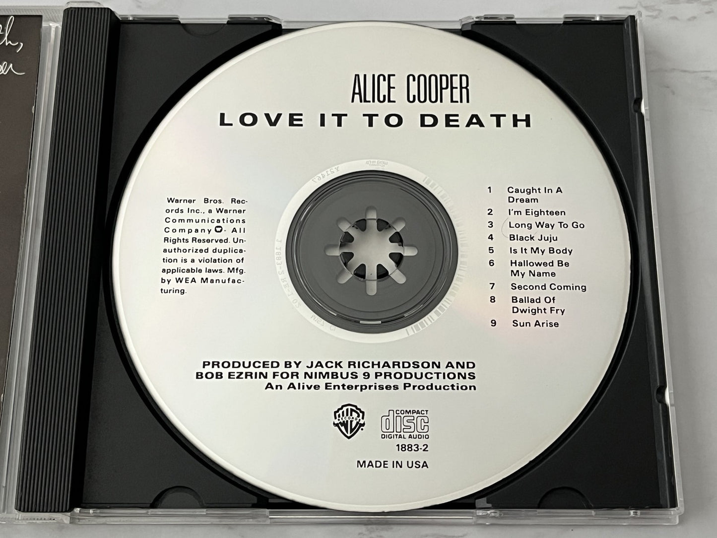 Alice Cooper – Love It To Death