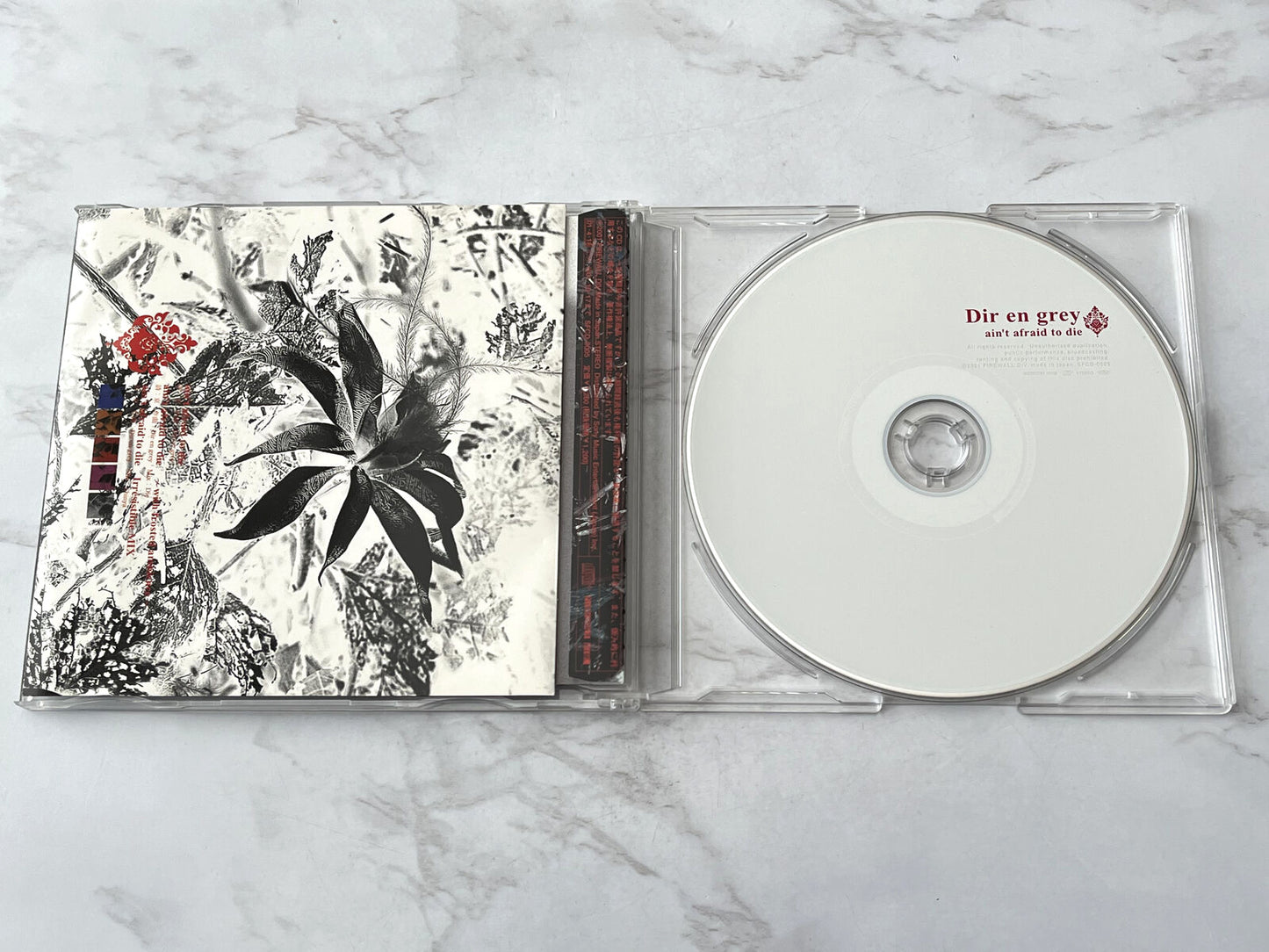 Dir en Grey – Ain't Afraid To Die (Maxi Single) (2001)