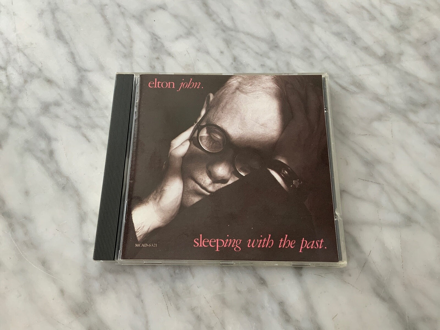 Elton John – Sleeping With The Past