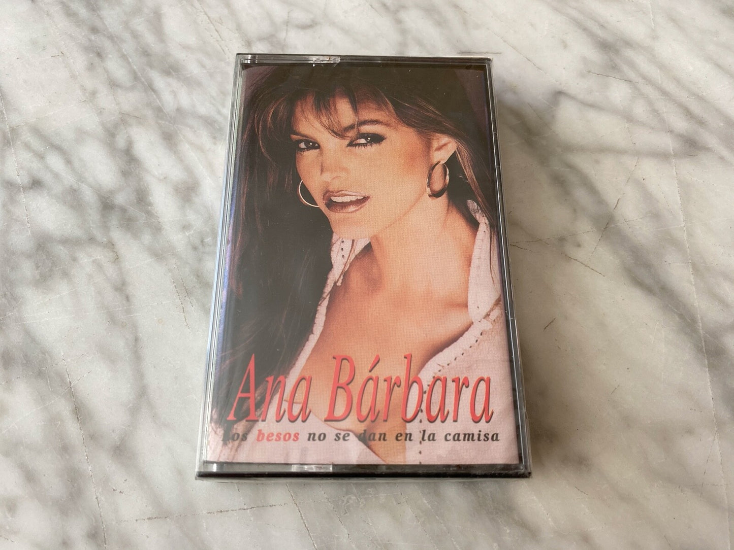 Ana Barbara – Los Besos No Se Dan En La Camisa