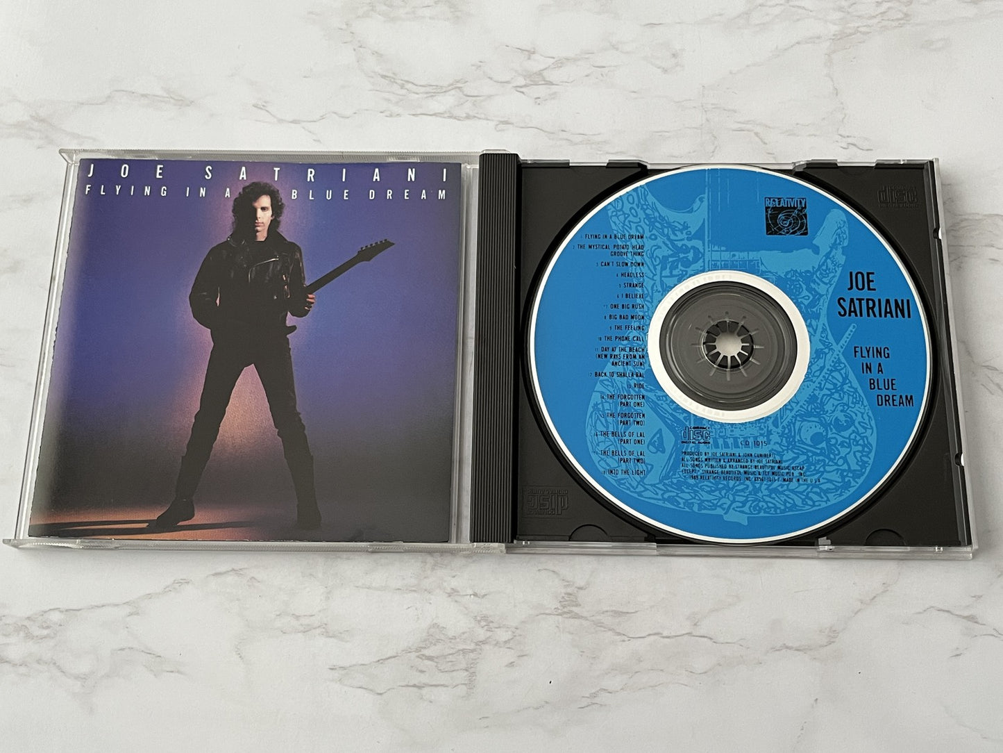 Joe Satriani – Flying In A Blue Dream (1989)