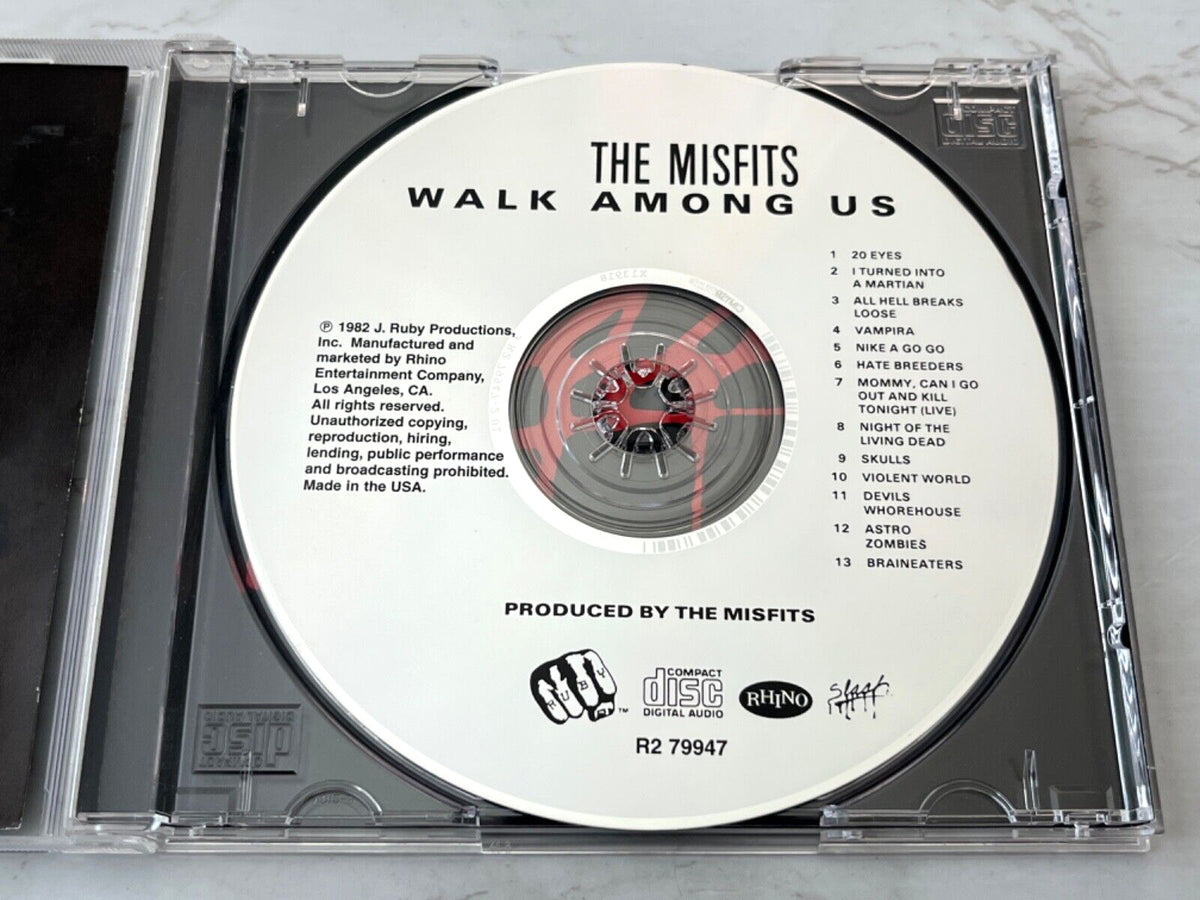 Misfits – Walk Among Us (2000)