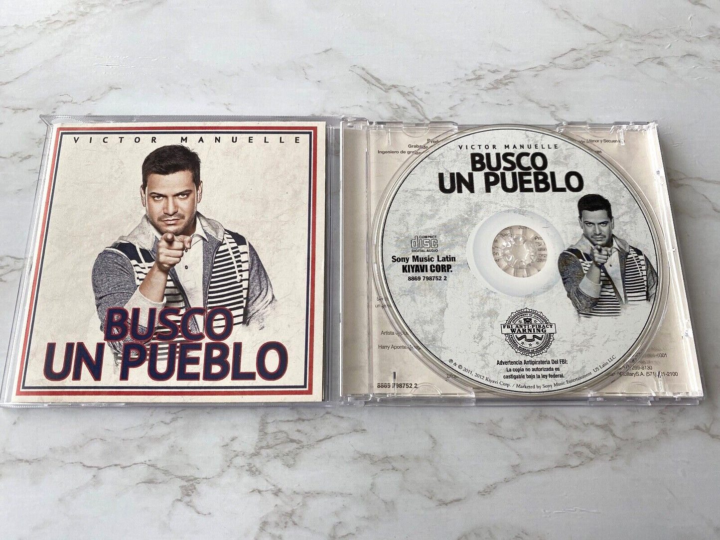 Victor Manuel – Busco Un Pueblo (2012) [ORIGINAL USA PRESS]