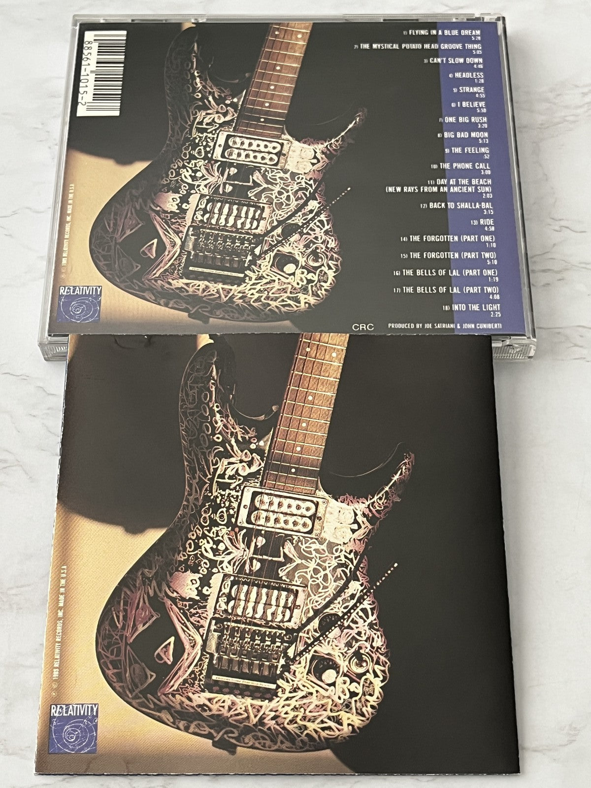 Joe Satriani – Flying In A Blue Dream (1989)