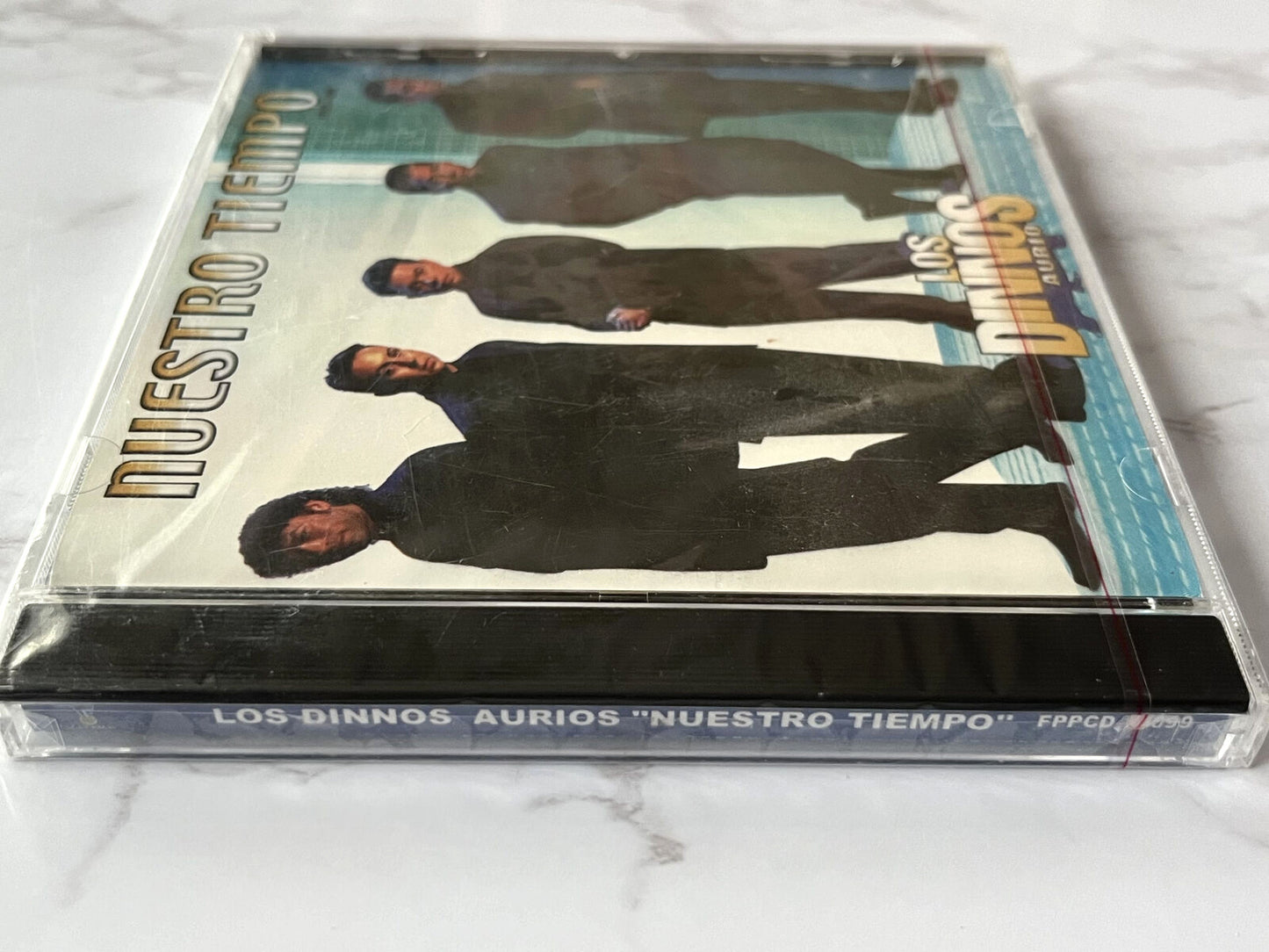 Los Dinnos Aurios – Los Dinnos Aurio Nuestro Tiempo (2000)