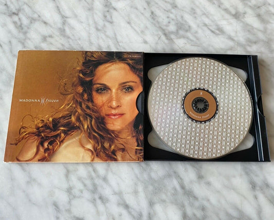 Madonna – Frozen (1998)