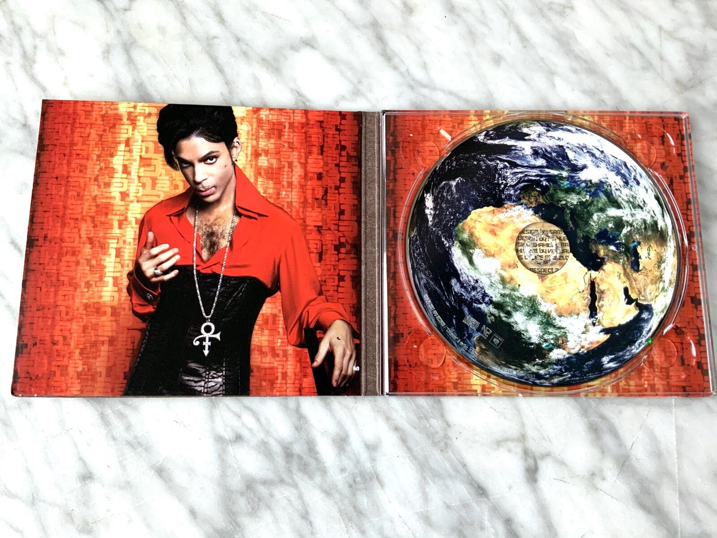Prince – Planet Earth (Digipak) (2007) [ORIGINAL USA PRESS]