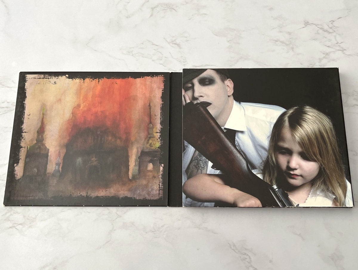 Marilyn Manson – Lest We Forget (Deluxe Edition, Digipak, CD/DVD) (2004)