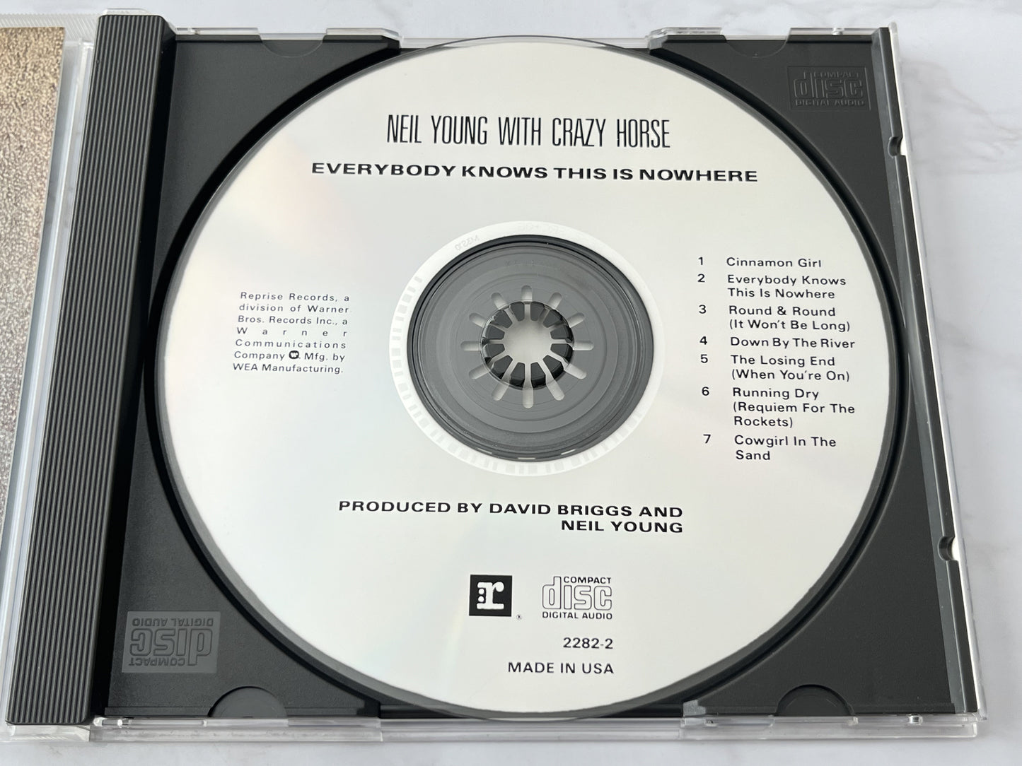 Neil Young – Everybody Knows This Is Nowhere