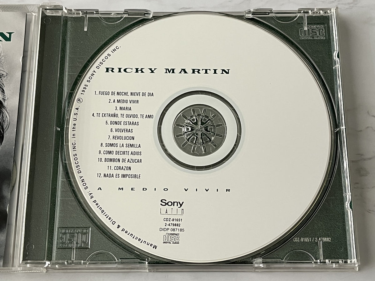 Ricky Martin – A Medio Vivir (1995) [ORIGINAL USA PRESS]